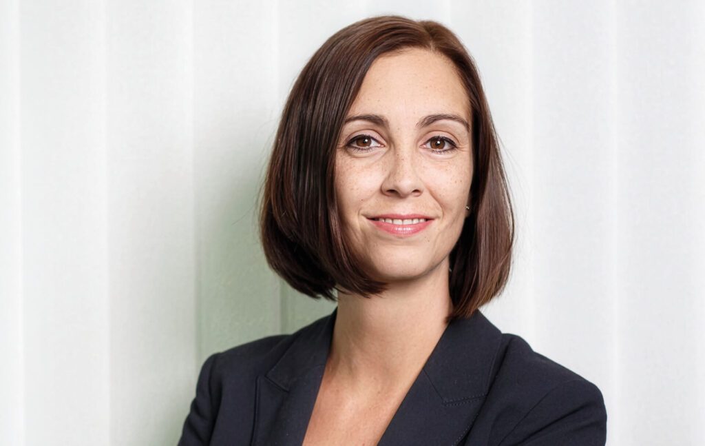 oesterreichische-medien-unterstuetzer-barbara-klinser-kammerzelt